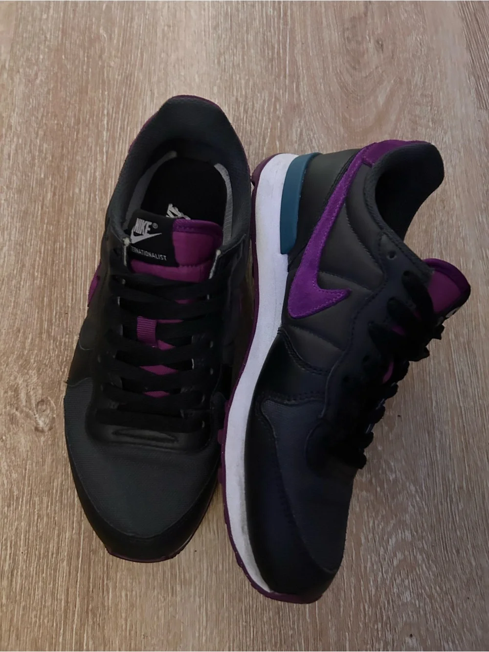 Nike Internationalist Women's FashNike Internationalist Women's Fashion Sneakers